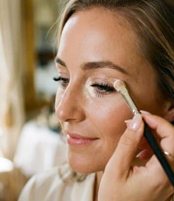 ParisSelectBook - Le triangle angélique, cette technique de maquillage des mannequins Victoria's Secret qui illumine le regard en un geste