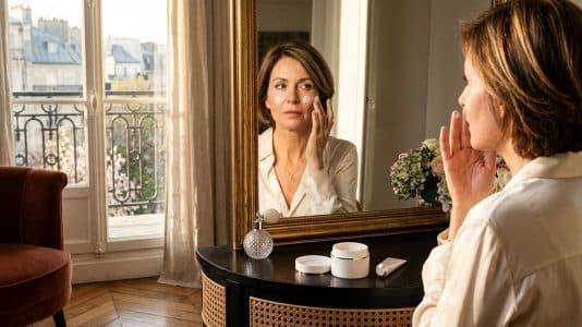 ParisSelectBook - 60 Millions de consommateurs alerte sur cette crème visage à bannir en été, jugée « inutile voire dangereuse »