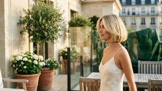 ParisSelectBook - Volume bluffant même sur cheveux fins : le Scandi Bob, ce carré minimaliste qui affole les recherches cet été