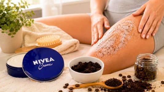 Crème Nivea bleue et marc de café, le soin maison qui promet cuisses et ventre plus toniques en 5 minutes