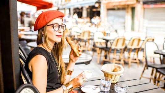 Ces restaurants parisiens restent ouverts le 15 août 2026, nos adresses testées