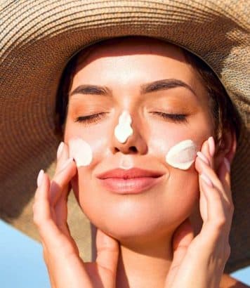 80 % des gens zappent cette zone du visage en appliquant leur crème solaire et c'est la plus fragile face aux UV
