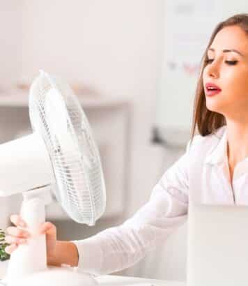 À 35°C sous le maquillage, cette erreur d'application accélère le vieillissement de la peau chez 3 femmes sur 4