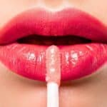 Adieu le gloss collant : cette laque à lèvres tient 8 heures sans transfert et brille autant qu'un vinyle
