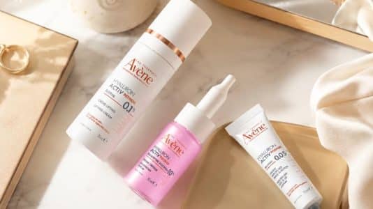 « Aussi efficace que 3 séances de peeling » : ce sérum Avène pourrait devenir la star anti-rides des pharmacies en 2026
