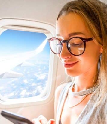 Cette experte beauté révèle le siège d'avion à éviter absolument si vous ne voulez pas arriver avec la peau tiraillée