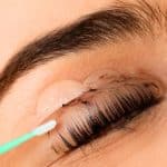 J'ai testé le rehaussement de cils avant l'été, et voici pourquoi ce soin ne donne pas des cils parfaits à toutes