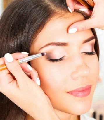 « La clé pour des cils longs et bien séparés » : la technique de peinture de cils d'une maquilleuse pro qui lifte le regard