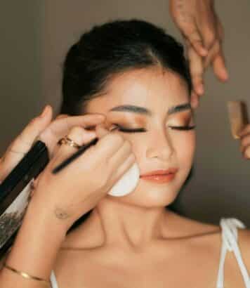 Le maquilleur qui transforme le regard de Zendaya signe une technique « Glazed Goddess » qui redéfinit les tapis rouges