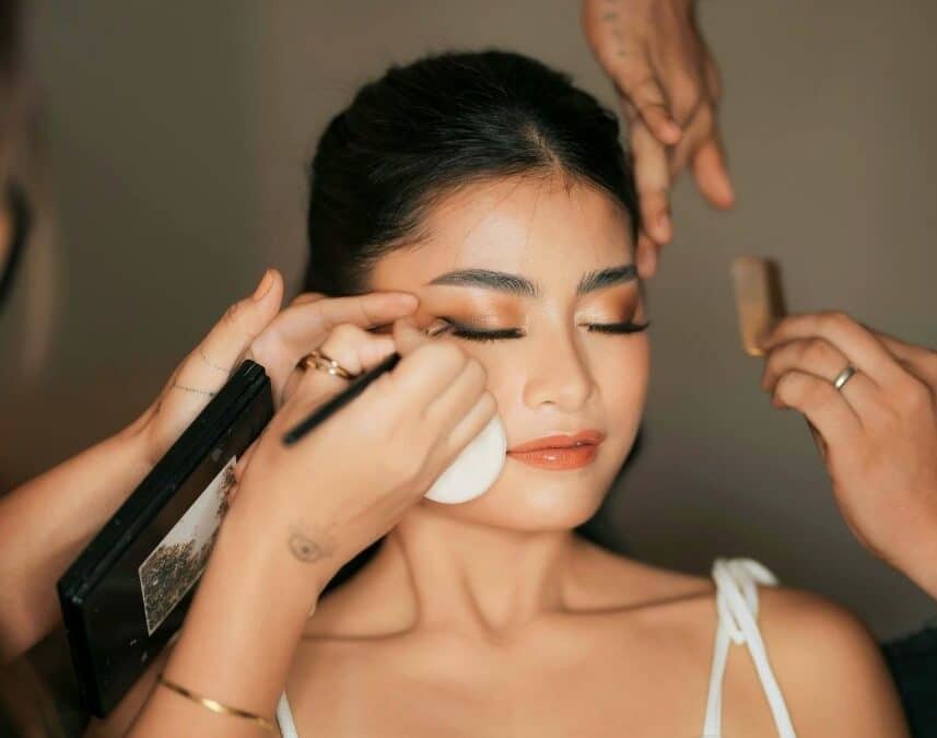 Le maquilleur qui transforme le regard de Zendaya signe une technique « Glazed Goddess » qui redéfinit les tapis rouges