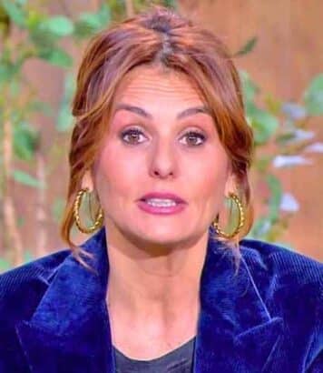 « L'été, on n'a pas envie de mettre du fond de teint » : Faustine Bollaert ne jure que par cette crème solaire teintée notée 100/100 sur Yuka