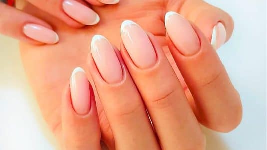 Manucurist lance Active Plump, le premier vernis au collagène qui repulpe visiblement les ongles fins après 50 ans