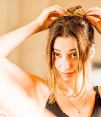 « Mes cheveux me tiennent trop chaud » : 5 coiffures d'été faciles avec un chouchou pour survivre à la canicule