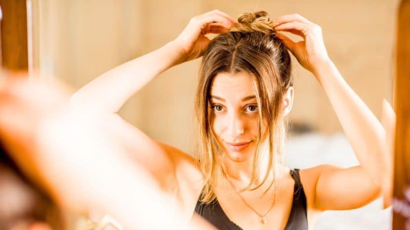 « Mes cheveux me tiennent trop chaud » : 5 coiffures d'été faciles avec un chouchou pour survivre à la canicule