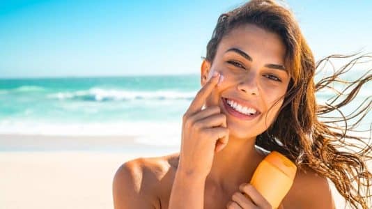 Nivea signe son premier soin fabriqué en Corée et ce stick solaire SPF 50+ s'arrache déjà pour l'été
