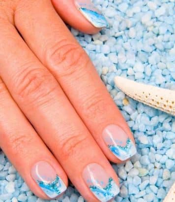 Pantone a tranché pour 2026 et cette couleur de vernis va s'imposer sur toutes les plages cet été