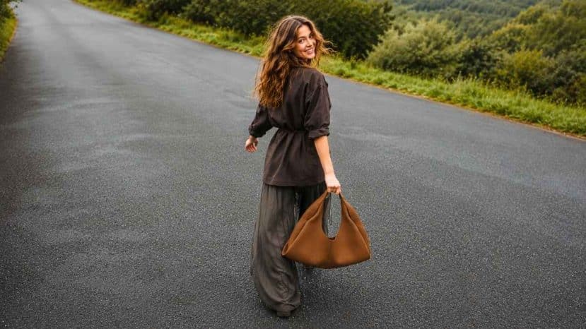 Polène dévoile le Shuldo, ce nouveau sac en cuir décliné en 7 teintes qui s'annonce déjà comme le it-bag de la rentrée