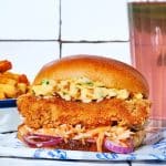 Père & Fish lance la Seasar, une salade César au lieu noir pané panko à tester cet été