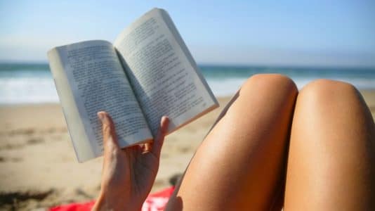 These summer reads fit in your suitcase and cost under €10