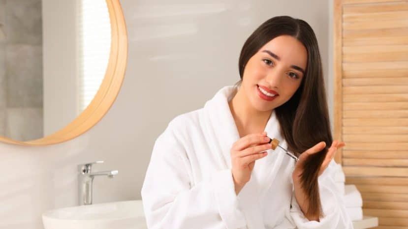 Ce geste à faire avant de retoucher son fond de teint pour éviter l'effet plâtreux