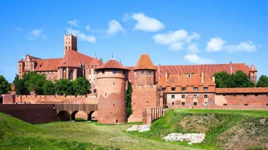Ce château est deux fois plus grand que Versailles et tu n'en as jamais entendu parler