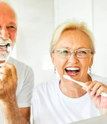 Ce dentifrice blancheur au bicarbonate lisse l'émail et éclaircit les dents en 3 jours