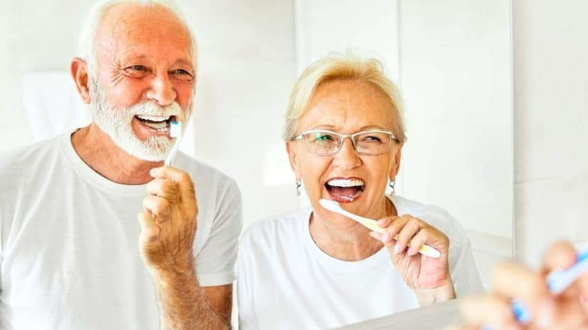 Ce dentifrice blancheur au bicarbonate lisse l'émail et éclaircit les dents en 3 jours