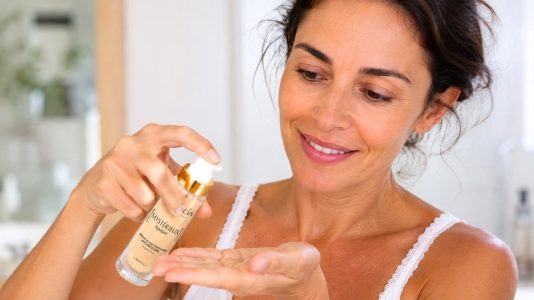Ce sérum Garancia à 58,90€ promet un effet lift visible en 30 minutes