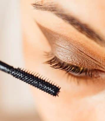Mascara tubing : cette technique japonaise explose en France et séduit déjà 2 millions de Françaises