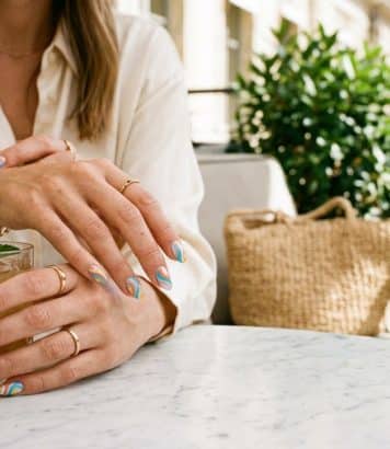 Hailey Bieber affole Instagram avec la manucure Pucci, la tendance star de l'été