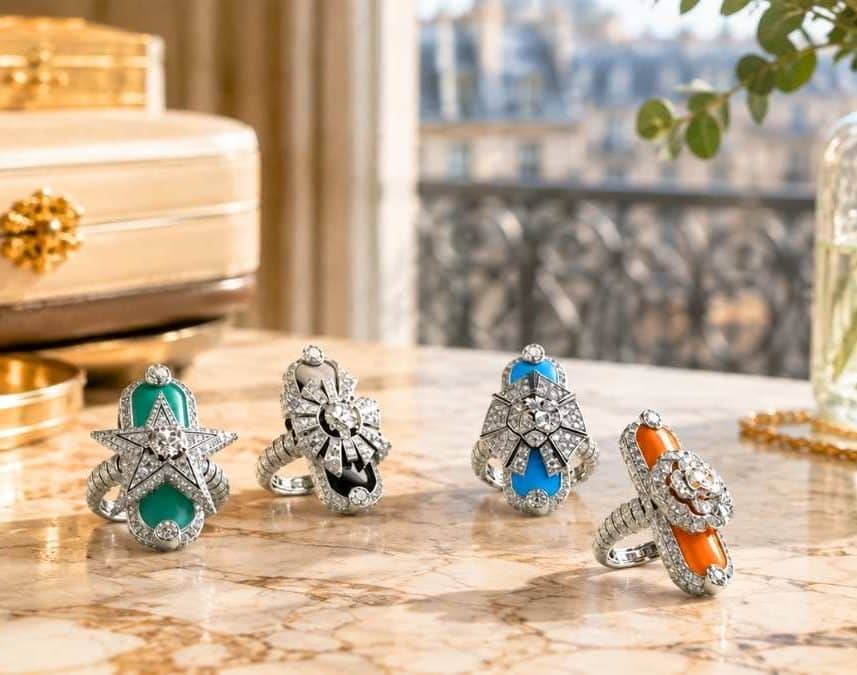 Chanel dévoile à Taipei une émeraude de 10,44 carats protégée par deux camélias
