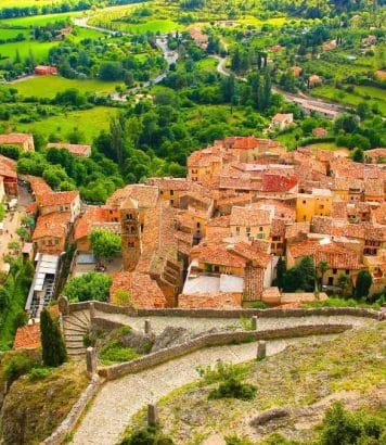 Cette cité provençale cache une étoile dorée et 262 marches vers le Verdon