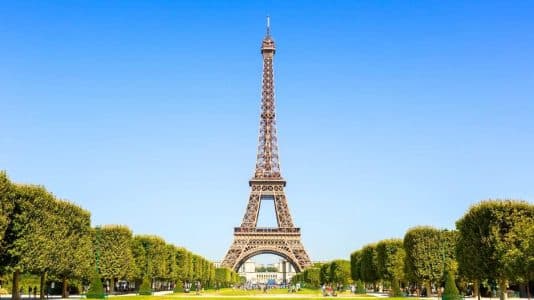 Maria Carolina de Bourbon vit dans ce triplex parisien de luxe face à la tour Eiffel