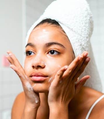 She mixes skincare and makeup for a glowy complexion with no foundation in 5 minutes