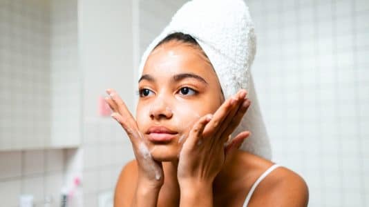 She mixes skincare and makeup for a glowy complexion with no foundation in 5 minutes