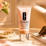 Cette crème de jour teintée Clinique à 39€ hydrate 12h et unifie sans effet masque