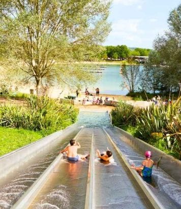 Ce lac sublime près de Paris devient accessible gratuitement en RER jusqu'au 30 août