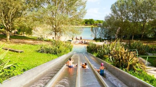 Ce lac sublime près de Paris devient accessible gratuitement en RER jusqu'au 30 août