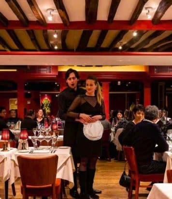 Ce restaurant insolite à Paris fait chanter du Verdi par ses serveurs entre deux plats
