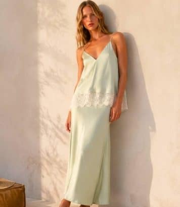 Cette robe Zara vert menthe façon nuisette s'impose comme la pièce de la rentrée