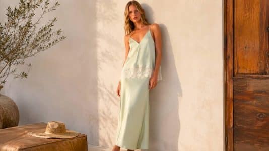 Cette robe Zara vert menthe façon nuisette s'impose comme la pièce de la rentrée