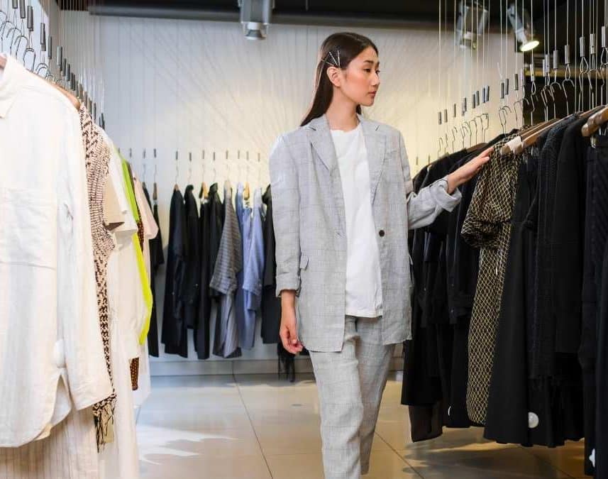 Boot tuck, bijou sur gant, écharpe XXL : les astuces mode de l'automne 2026