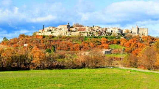 Perched on a rocky outcrop, this village in the Cévennes hides 3 castles and jaw-dropping views