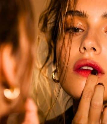 Bitten lips and blurred edges: the makeup trend defining autumn 2026