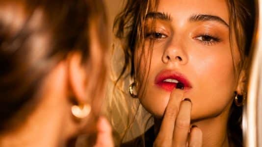 Bitten lips and blurred edges: the makeup trend defining autumn 2026