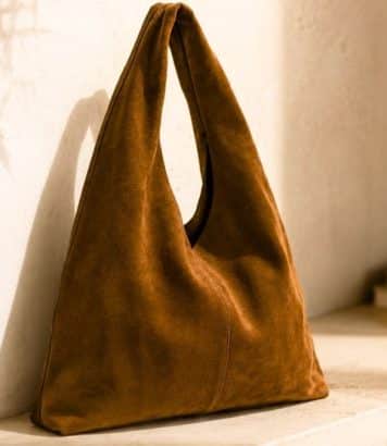 Ce sac oublié des années 90 revient partout cet automne