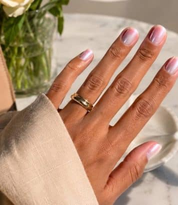 Zendaya les adore, les Satin Nails s'imposent comme LA manucure de la rentrée