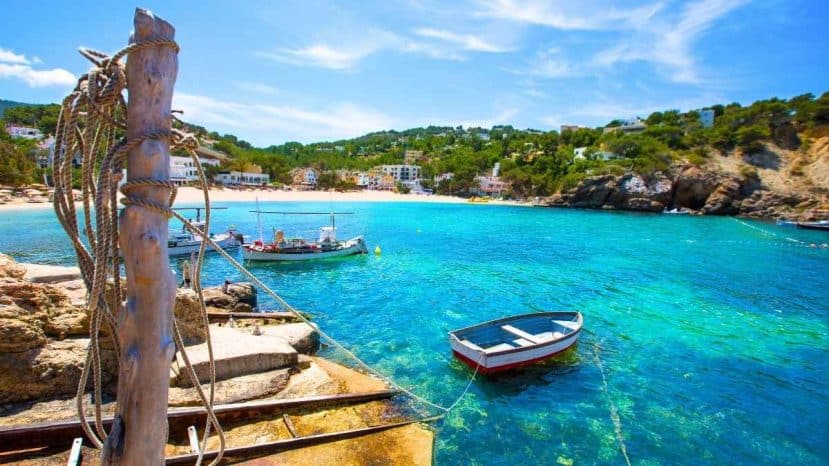 Cette adresse parisienne de Montorgueil pose ses valises à Ibiza jusqu'en octobre 2026