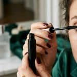 Paquets de mascara, le geste zigzag qui sépare enfin les cils dès la racine