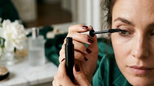 Paquets de mascara, le geste zigzag qui sépare enfin les cils dès la racine